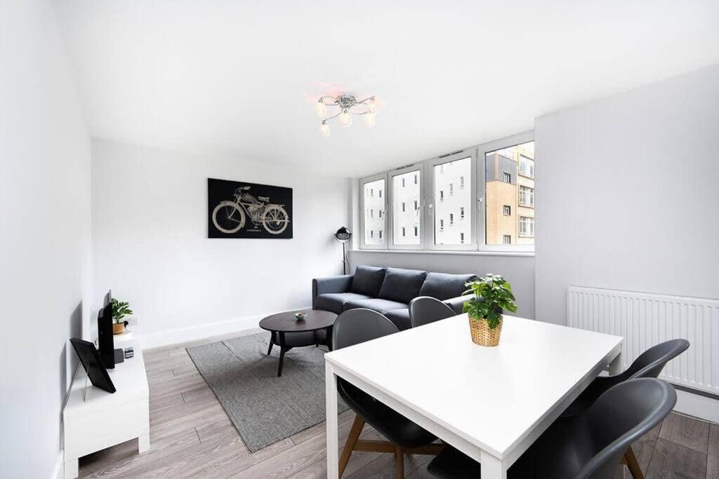 Charming Apartment In The Pleydell Estate London Exterior photo